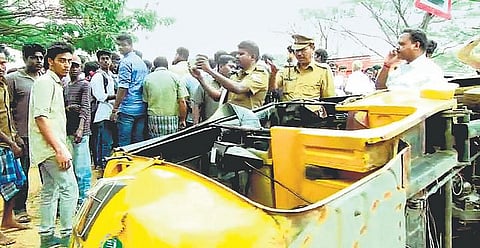 குடிபோதையில் ஆட்டோ ஓட்டியதால் விபத்தில் சிக்கிய பள்ளிக் குழந்தைகள்﻿