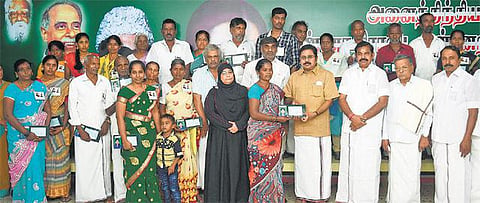 திமுக மட்டுமே எதிரி: ஓபிஎஸ் ‘ஜீரோ’பிஎஸ்﻿ - ஆர்.கே.நகர் வேட்பாளர் ஆட்சி மன்ற குழுவில் முடிவு﻿﻿ - டிடிவி தினகரன் தகவல்﻿﻿