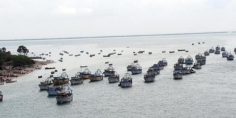 ஜிபிஎஸ், ஆபத்து கால சமிக்ஞை கருவிகளில்﻿ கடல் எல்லை தொடர்பாக மீனவர்களை எச்சரிக்கும் அம்சங்கள் இல்லை﻿: மீன்வளத்துறை அதிகாரிகள் தகவல்﻿