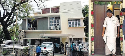 புது வீட்டில் குடியேறினார் ஓபிஎஸ்: அரசு ஒதுக்கிய இல்லத்தை காலி செய்தார்
