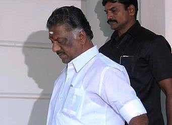 அதிமுக பொதுச்செயலாளர் பதவி விவகாரம்﻿﻿: தேர்தல் ஆணையம் ஓபிஎஸ் அணிக்கு நோட்டீஸ்﻿﻿- 14-ம் தேதிக்குள் பதிலளிக்க உத்தரவு