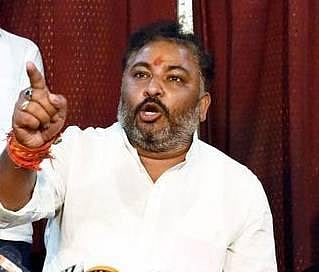மாயாவதியை கடும் வார்த்தைகளால் விமர்சித்த தயாசங்கர்சிங்கை மீண்டும் சேர்த்தது பாஜக