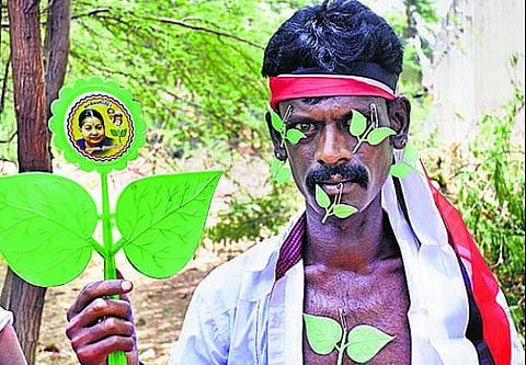 கட்சிச் சின்னம் சர்ச்சைகளில் தேர்தல் ஆணையம் முடிவெடுப்பது எப்படி?- சில விவரங்கள்