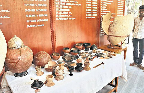 போடி மலை அடிவாரம் அருகே﻿ 5 ஆயிரம் ஆண்டுகள் பழமையான முதுமக்கள் தாழி கண்டெடுப்பு﻿