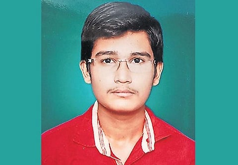 மதுரையில் செல்போனுக்காக பிளஸ் 2 மாணவர் கொலை: பத்தாம் வகுப்பு மாணவர் உட்பட 3 பேர் கைது