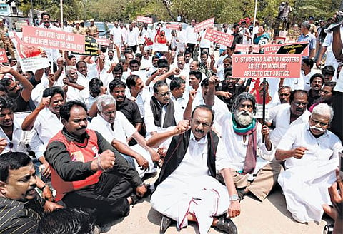 இலங்கை தூதரகத்தை முற்றுகையிட முயன்ற வைகோ கைது