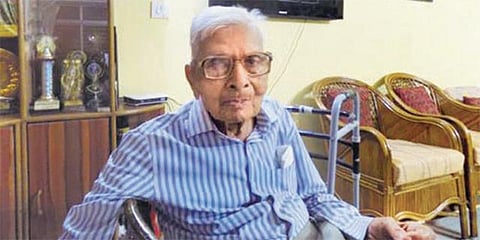 வறுமையை ஒழிக்க முடியாதது ஏன்? - 97 வயதில் எம்ஏ பொருளாதாரம் படிக்கும் பிஹார் முதியவர்﻿: ‘லிம்கா’ சாதனை புத்தகத்தில் இடம்பிடித்தார்﻿