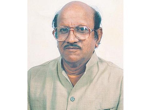 கட்சியையும் ஆட்சியையும் தன்வசம் வைத்திருக்கும் சசிகலா தரப்புக்கே இரட்டை இலை சின்னம்﻿: இரட்டை இலையை அடையாளம் காட்டிய திண்டுக்கல் மாயத்தேவர் கருத்து﻿