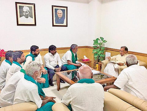 தமிழகத்துக்கு ரூ.1,748 கோடி வறட்சி நிவாரணம்: தமிழக விவசாயிகளிடம் மத்திய வேளாண் அமைச்சர் தகவல்﻿