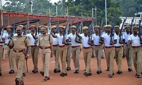 நவீன தொழில்நுட்பம், ஆதார் எண்ணுடன்﻿ தமிழகம் முழுவதும்  1  லட்சம் போலீஸாருக்கு  விரைவில் அடையாள அட்டை வழங்க திட்டம்﻿
