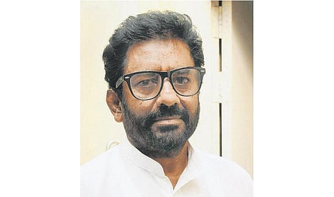 ஏர் இந்தியா அதிகாரியை காலணியால் அடித்த சிவசேனா எம்.பி﻿