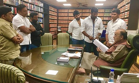 அருண்ஜேட்லியுடன் விஷால், பிரகாஷ்ராஜ் சந்திப்பு: விவசாயிகள் பிரச்சினைகளை தீர்க்க வலியுறுத்தல்