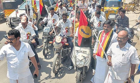தேமுதிக வேட்பாளரை ஆதரித்து இருசக்கர வாகன பிரச்சாரம்﻿