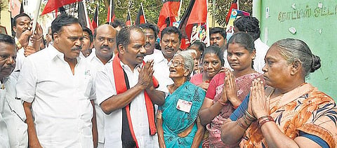 உங்களின் கஷ்டங்களை நானும் அனுபவிக்கிறேன்: திமுக வேட்பாளர் மருதுகணேஷ் வீடு, வீடாக பிரச்சாரம்