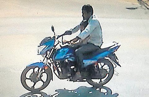 மணப்பாறையில் கடத்தப்பட்ட சிறுவனை மீட்க 4 தனிப்படைகள் அமைப்பு﻿: கடத்திச் சென்ற காட்சி சிசிடிவி கேமராவில் பதிவு