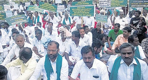 தஞ்சையில் தொடர் முற்றுகை﻿: காவிரி மேலாண்மை வாரியம் அமைக்க வலியுறுத்தல்