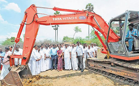 உள்ளாட்சி: குடிமராமத்து... குடி காக்கும் திட்டமா? குடி கெடுக்கும் திட்டமா? தமிழகத்தில் நடைபெறும் குடிமராமத்துத் திட்டப் பணிகள்