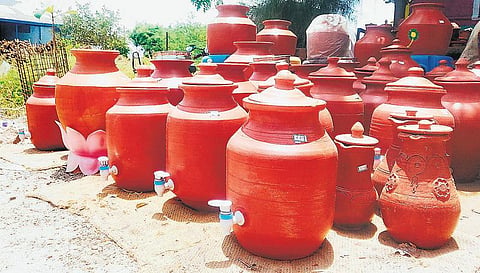 கோடையை சமாளிக்க குழாய் பொருத்திய மண்பானைகள் விற்பனை﻿