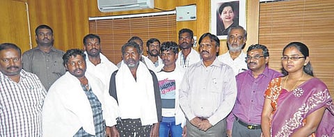ஈரானிலிருந்து விடுதலையான 15 மீனவர்களும் சொந்த ஊர் திரும்பினர்﻿: அந்தந்த மாவட்ட ஆட்சியர்களுடன் சந்திப்பு﻿