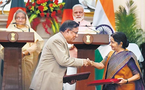 வங்கதேசத்துடன் 22 ஒப்பந்தங்கள் கையெழுத்து﻿: தீஸ்தா நதிநீர் பங்கீடு பிரச்சினைக்கு விரைவில் தீர்வு﻿ - பிரதமர் ஷேக் ஹசீனாவிடம் நரேந்திர மோடி உறுதி﻿