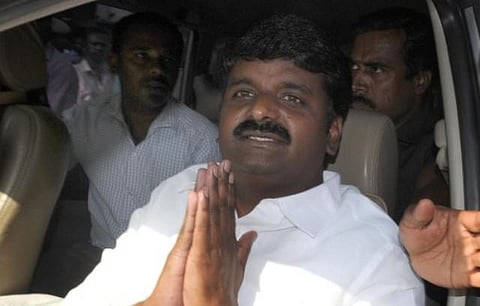 வேள்வியும்  கேள்வியும்: யார் இந்த விஜயபாஸ்கர்?