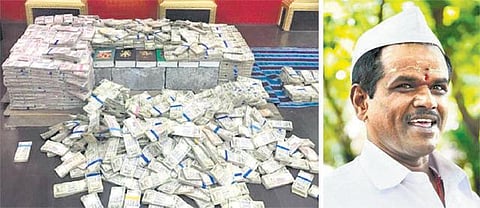 பெங்களூருவில் ரூ.14.8 கோடி பழைய நோட்டுகள் பறிமுதல்﻿: முன்னாள் கவுன்சிலர் தமிழகத்தில் தலைமறைவு?﻿