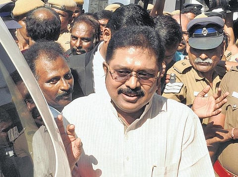 இரட்டை இலை சின்னத்தை மீட்கும் விவகாரத்தில் நான் யாருக்கும் பணம் கொடுக்கவில்லை: டிடிவி தினகரன் பேட்டி
