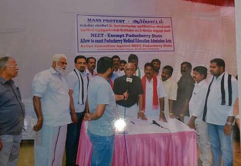 புதுச்சேரி நீட் எதிர்ப்பு நடவடிக்கை குழு டெல்லியில் போராட்டம்