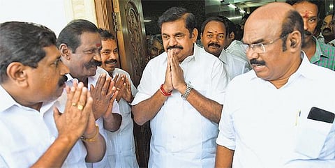 அதிமுக இணைப்பு : பேச்சுவார்த்தைக்கு குழுக்கள், ஓரிரு நாளில் சந்திக்க திட்டம்