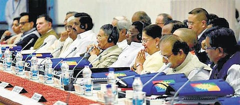 மாநிலங்களின் கருத்துகளுக்கு மதிப்பளிப்பது அவசியம்﻿: விவசாயிகளின் கோரிக்கைகளை நிறைவேற்ற வேண்டும்﻿﻿ - நிதி ஆயோக் கூட்டத்தில் முதல்வர் பழனிசாமி வலியுறுத்தல்﻿﻿