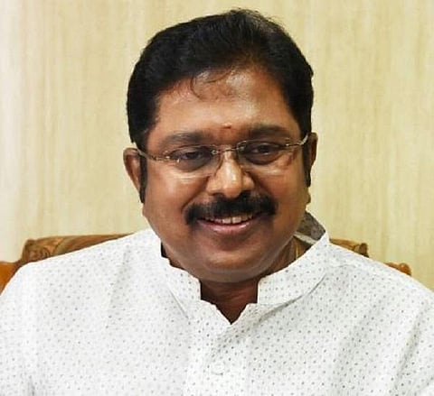 இரட்டை இலை சின்னம் பெற லஞ்சம்: தினகரன்- சுகேஷ் தொலைபேசி உரையாடல் பதிவு டெல்லி மாவட்ட நீதிமன்றத்தில் ஒப்படைப்பு- குரல் மாதிரி சோதனை நடத்த முடிவு