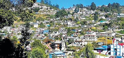 கொடைக்கானலில் கடும் வறட்சியால் சுற்றுலா பயணிகள் தவிப்பு﻿: தண்ணீர் இல்லாததால் விடுதிகள் காலி; மக்கள் சாலை மறியல்