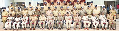 10 ஆண்டுகள் சிறப்பாக பணிபுரிந்த﻿ 289 போலீஸாருக்கு முதல்வர் பதக்கம்: காவல் ஆணையர் வழங்கினார்﻿