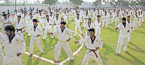 டேக்வாண்டோவில் கின்னஸ் சாதனை முயற்சி﻿: மதுரையில் மாணவர்கள் அசத்தல்