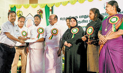 நாட்டிலேயே தொழில் செய்ய உகந்த மாநிலமாக தமிழகம் திகழ்கிறது: அமைச்சர் டி.ஜெயக்குமார் பெருமிதம்
