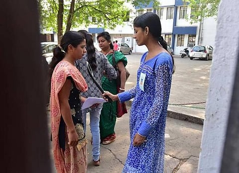 நீட் தேர்வின்போது ஆடையைக் கழட்டச் சொன்ன விவகாரம்: 4 கேரள ஆசிரியர்கள் இடைநீக்கம்