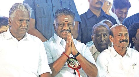 சசிகலா எண்ணப்படி ஆட்சி நடந்தால் தமிழகத்தில் விரைவில் தேர்தல்: ஓபிஎஸ் ஆதரவாளர் கே.பி.முனுசாமி தகவல்