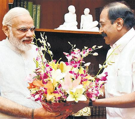 பிரதமர் மோடியை சந்தித்த தமிழக அமைச்சர் தங்கமணி