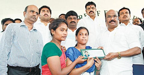 வடபழனி தீ விபத்தில் காயமடைந்த 8 பேரின் உடல்நிலையில் முன்னேற்றம்: கீழ்ப்பாக்கம் அரசு மருத்துவமனை டீன் தகவல்