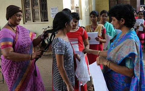 ‘வசூல்ராஜா எம்பிபிஎஸ்’ திரைப்பட பாணியில்﻿ தேர்வில் முறைகேடு கூடாது என்பதாலேயே இவ்வளவு கெடுபிடி﻿: நீட் தேர்வு மையங்களில் பணியாற்றிய ஆசிரியர்கள் விளக்கம்﻿