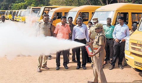 பள்ளி வாகனங்களில் பாதுகாப்பு அம்சங்கள் ஆய்வு﻿: குறைபாடு இருந்தால் தகுதிச் சான்று மறுப்பு