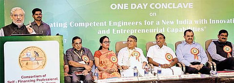 தமிழக மாணவர்களுக்கு வேலைவாய்ப்பில் முன்னுரிமை அளிக்க வேண்டும்﻿: தொழில் நிறுவனங்களுக்கு உயர்கல்வித் துறை அமைச்சர் வேண்டுகோள்﻿