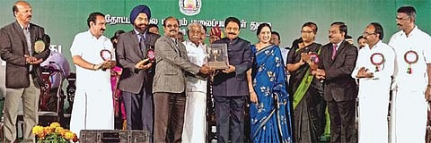 உதகை மலர் கண்காட்சியில்﻿ ஆளுநர் கோப்பையை வென்றது அருவங்காடு வெடிமருந்து தொழிற்சாலை﻿