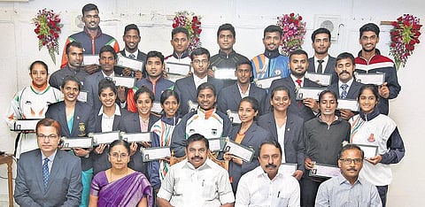 தேசிய, சர்வதேச விளையாட்டு போட்டிகளில் பதக்கம் வென்ற தமிழக வீரர்களுக்கு ஊக்கத்தொகை﻿﻿: முதல்வர் கே.பழனிசாமி வழங்கினார்﻿﻿