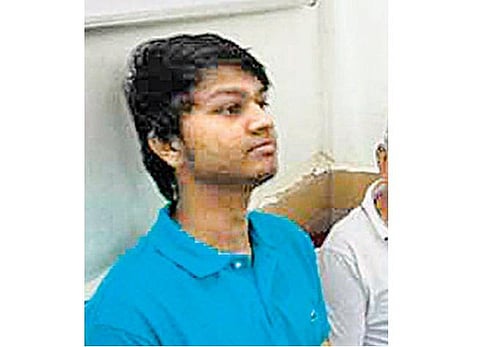 ஷீனா போரா கொலையை விசாரித்து வந்த போலீஸ் அதிகாரியின் மகன் கைது﻿: பெற்ற தாயை கொலை செய்து தலைமறைவாக இருந்தவர்﻿