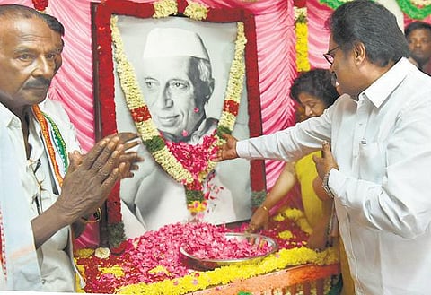 சட்டப்பேரவையில் ஜெ. படத்தை நீதிமன்ற அனுமதி பெற்று வைக்கலாம்﻿: தமிழக காங்கிரஸ் தலைவர் திருநாவுக்கரசர் கருத்து