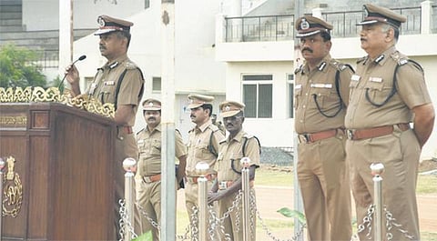 புகார்தாரரை போலீஸார் அலைக்கழிக்க கூடாது﻿: காவல் நிலையத்துக்கு வருபவர்களிடம் கனிவுடன் நடந்து கொள்ள வேண்டும்﻿ - காவல் ஆணையர் ஏ.கே.விஸ்வநாதன் அறிவுரை﻿