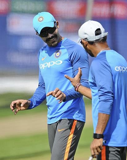 கோலியின் புதிய உத்தி: வலைப்பயிற்சியில் இடது கை வேகப்பந்து வீச்சாளரானார் ஜடேஜா