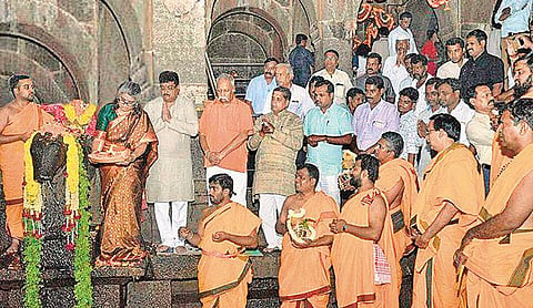 கர்நாடகாவில் ரூ.20 லட்சம் செலவில்﻿ மழை வேண்டி சிறப்பு யாகம்﻿