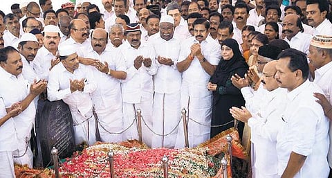 காயிதே மில்லத் 122-வது பிறந்தநாள்: நினைவிடத்தில் கட்சித் தலைவர்கள் மரியாதை